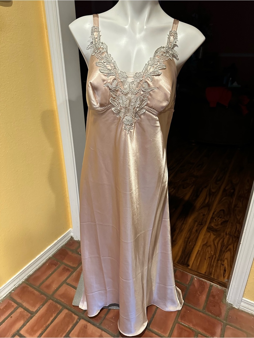 Flora Nikrooz Stella Champagne Satin Nightgown Lace Dress Size XL sexy dress